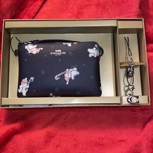 Coach SV Midnight Multi Wristlet with (2) charms box set